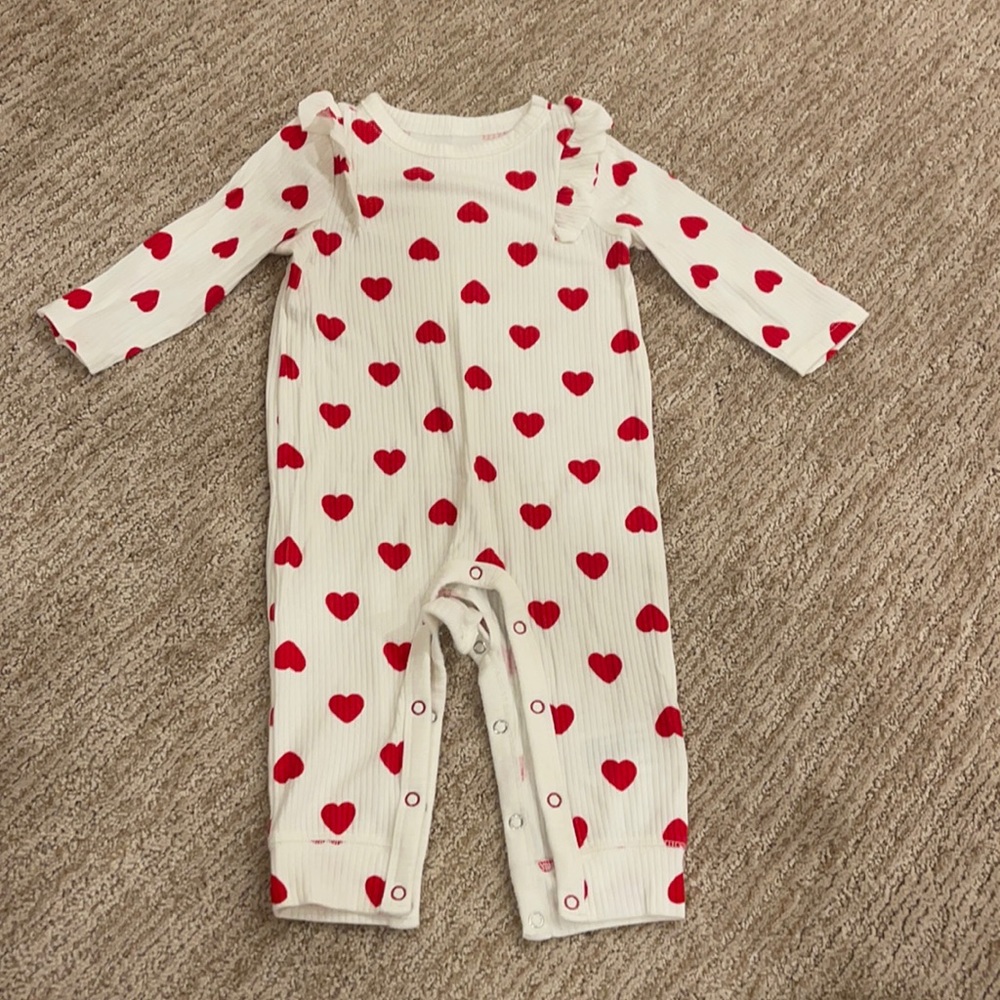 Cat & Jack - one piece snaps on bottom-6-9 mos